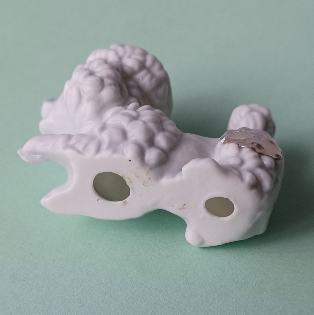VINTAGE SMALL BONE CHINA POODLE FIGURINE UNBRANDED (FADED SILVER FOIL STICKER) - Picture 6 of 13